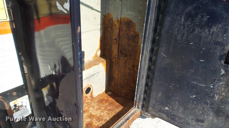 image for item DD7337 2001 Ford F250 Super Duty XL Crew Cab utility bed pickup truck