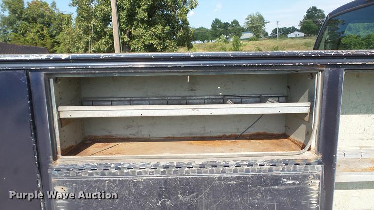 image for item DD7337 2001 Ford F250 Super Duty XL Crew Cab utility bed pickup truck