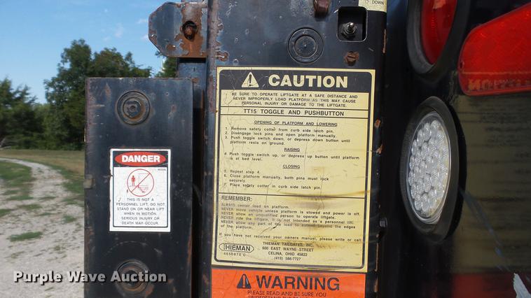 image for item DD7337 2001 Ford F250 Super Duty XL Crew Cab utility bed pickup truck