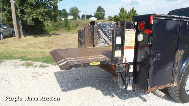 image for item DD7337 2001 Ford F250 Super Duty XL Crew Cab utility bed pickup truck