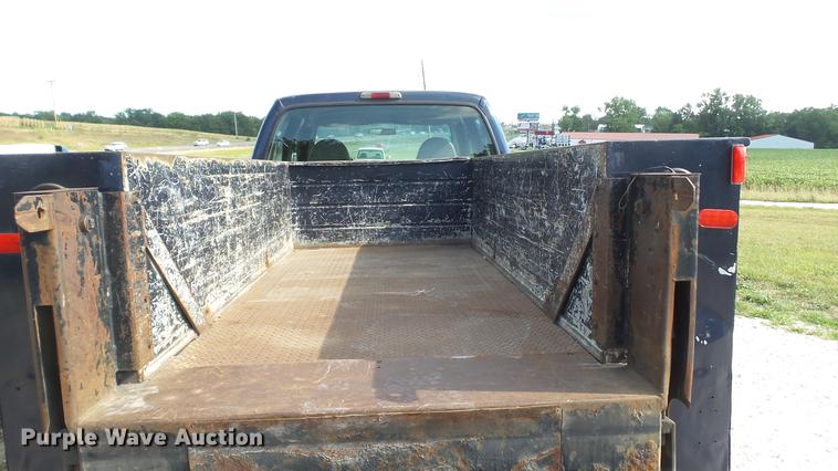 image for item DD7337 2001 Ford F250 Super Duty XL Crew Cab utility bed pickup truck