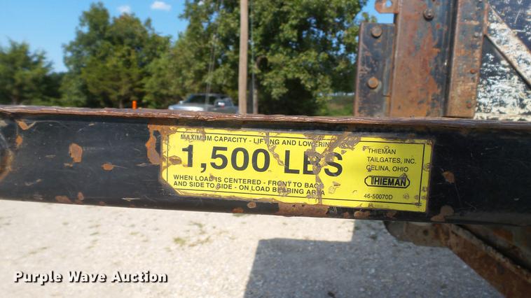 image for item DD7337 2001 Ford F250 Super Duty XL Crew Cab utility bed pickup truck