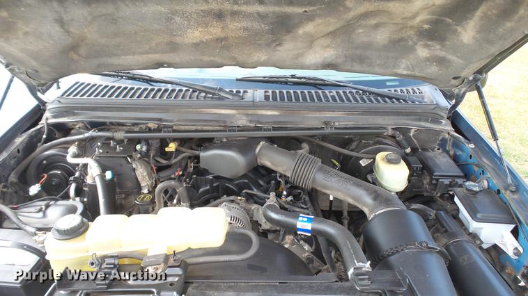 image for item DD7337 2001 Ford F250 Super Duty XL Crew Cab utility bed pickup truck