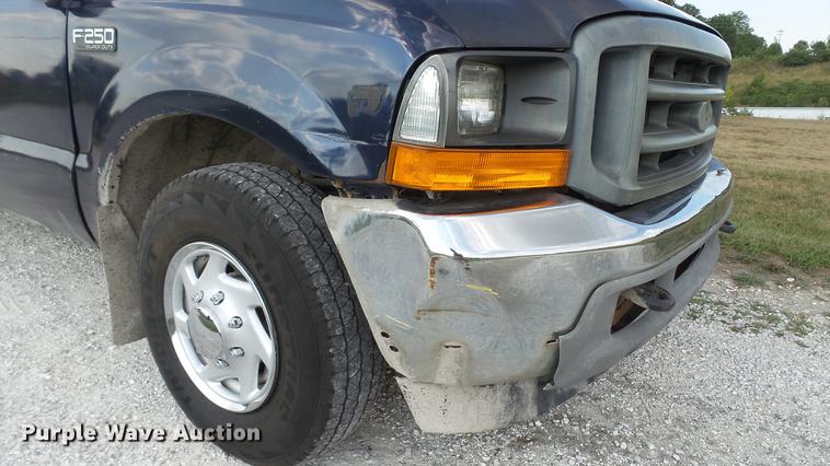 image for item DD7337 2001 Ford F250 Super Duty XL Crew Cab utility bed pickup truck