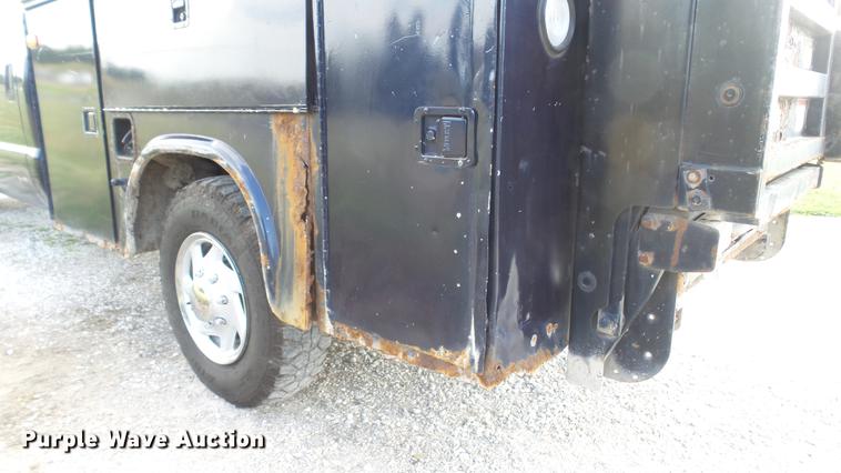 image for item DD7337 2001 Ford F250 Super Duty XL Crew Cab utility bed pickup truck