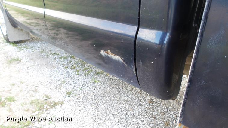 image for item DD7337 2001 Ford F250 Super Duty XL Crew Cab utility bed pickup truck