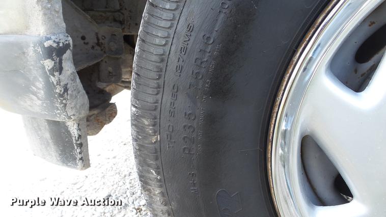 image for item DD7337 2001 Ford F250 Super Duty XL Crew Cab utility bed pickup truck