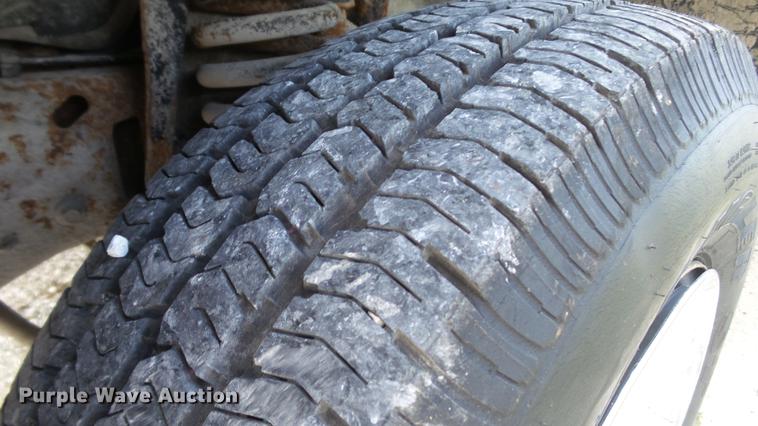 image for item DD7337 2001 Ford F250 Super Duty XL Crew Cab utility bed pickup truck