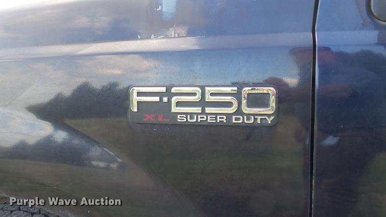 image for item DD7337 2001 Ford F250 Super Duty XL Crew Cab utility bed pickup truck