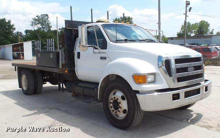image for item DD7345 2005 Ford F650 Super Duty XL flatbed truck