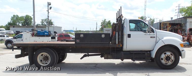 image for item DD7345 2005 Ford F650 Super Duty XL flatbed truck