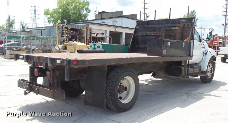 image for item DD7345 2005 Ford F650 Super Duty XL flatbed truck