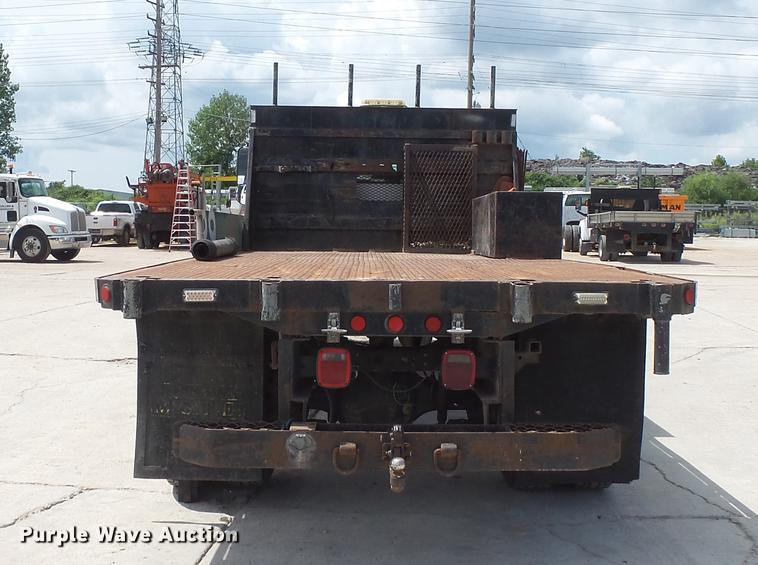 image for item DD7345 2005 Ford F650 Super Duty XL flatbed truck