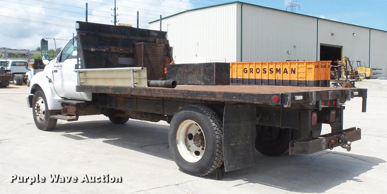 image for item DD7345 2005 Ford F650 Super Duty XL flatbed truck