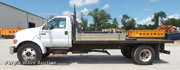image for item DD7345 2005 Ford F650 Super Duty XL flatbed truck