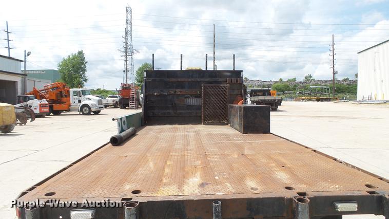 image for item DD7345 2005 Ford F650 Super Duty XL flatbed truck