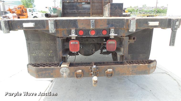image for item DD7345 2005 Ford F650 Super Duty XL flatbed truck