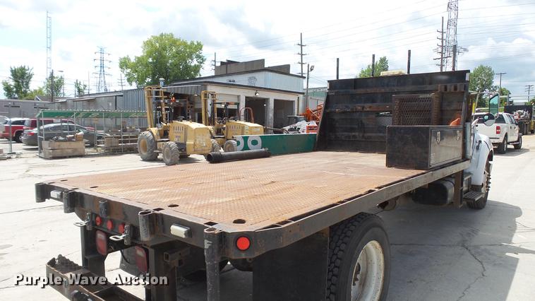 image for item DD7345 2005 Ford F650 Super Duty XL flatbed truck