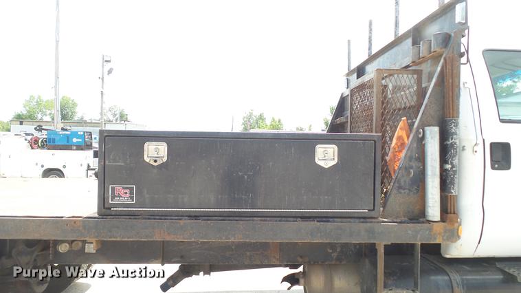 image for item DD7345 2005 Ford F650 Super Duty XL flatbed truck
