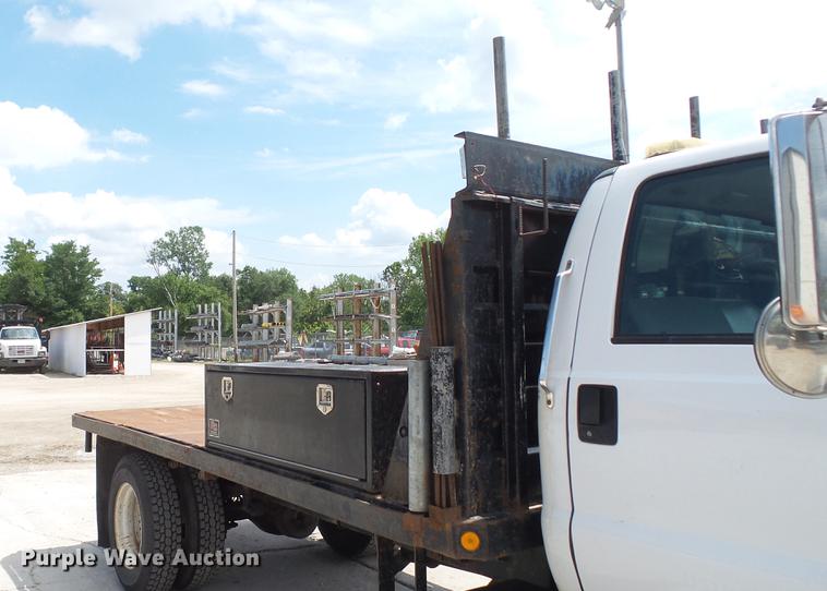 image for item DD7345 2005 Ford F650 Super Duty XL flatbed truck