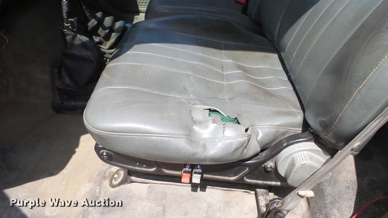 image for item DD7345 2005 Ford F650 Super Duty XL flatbed truck