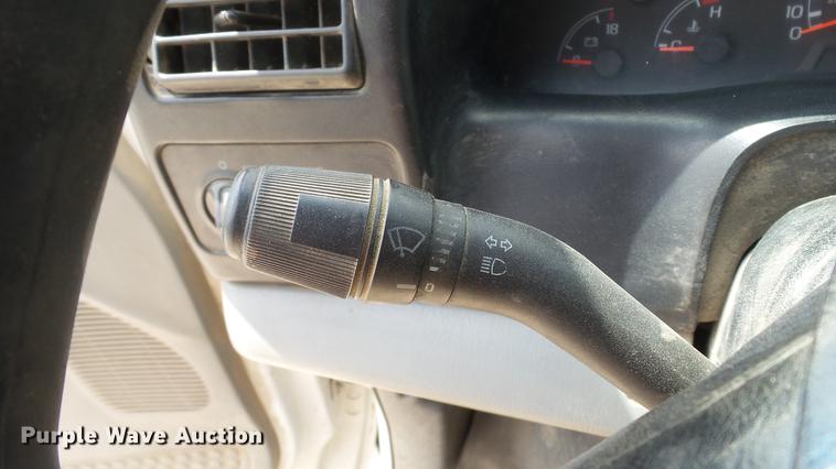 image for item DD7345 2005 Ford F650 Super Duty XL flatbed truck