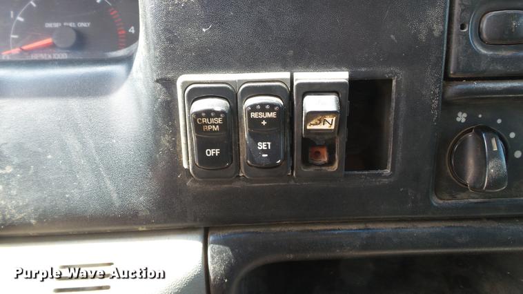 image for item DD7345 2005 Ford F650 Super Duty XL flatbed truck