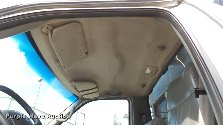 image for item DD7345 2005 Ford F650 Super Duty XL flatbed truck