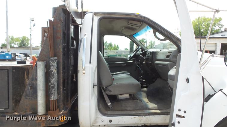 image for item DD7345 2005 Ford F650 Super Duty XL flatbed truck