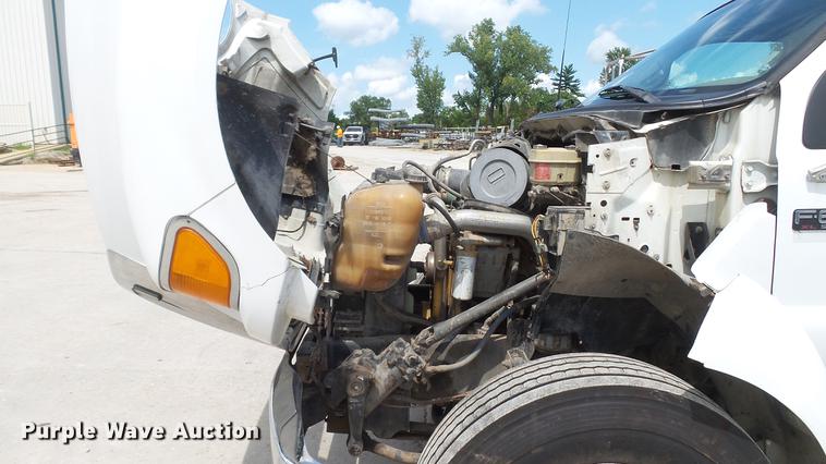 image for item DD7345 2005 Ford F650 Super Duty XL flatbed truck