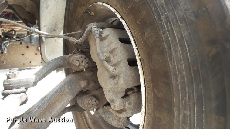 image for item DD7345 2005 Ford F650 Super Duty XL flatbed truck