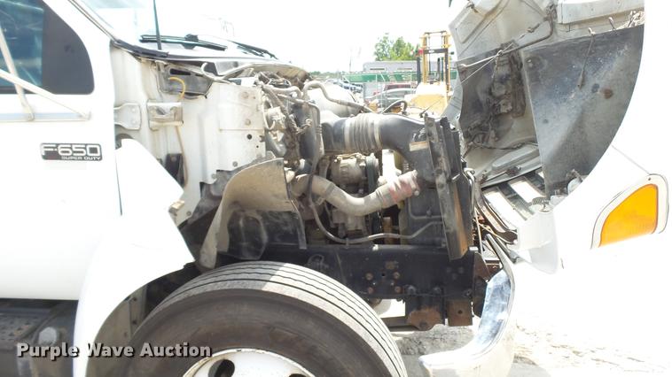 image for item DD7345 2005 Ford F650 Super Duty XL flatbed truck