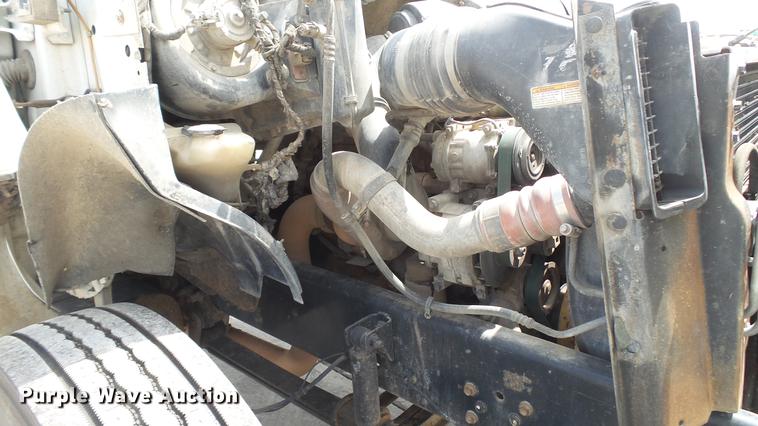 image for item DD7345 2005 Ford F650 Super Duty XL flatbed truck