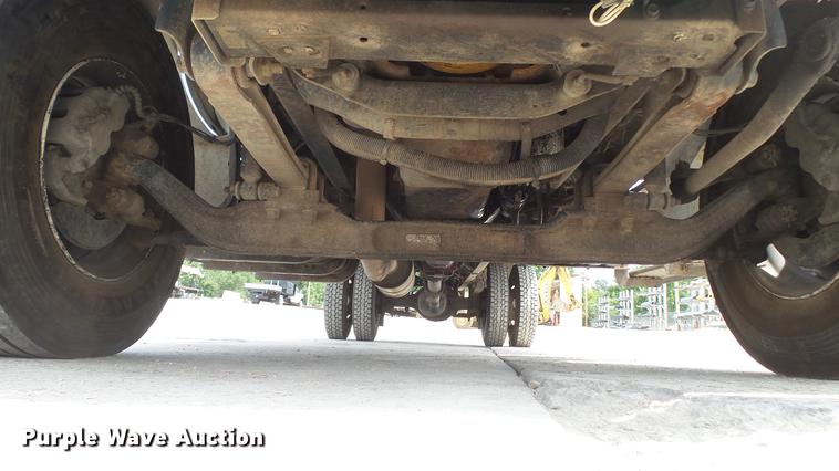 image for item DD7345 2005 Ford F650 Super Duty XL flatbed truck