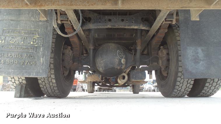 image for item DD7345 2005 Ford F650 Super Duty XL flatbed truck