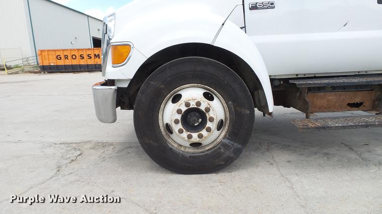 image for item DD7345 2005 Ford F650 Super Duty XL flatbed truck