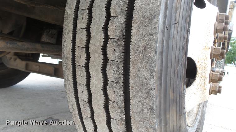 image for item DD7345 2005 Ford F650 Super Duty XL flatbed truck