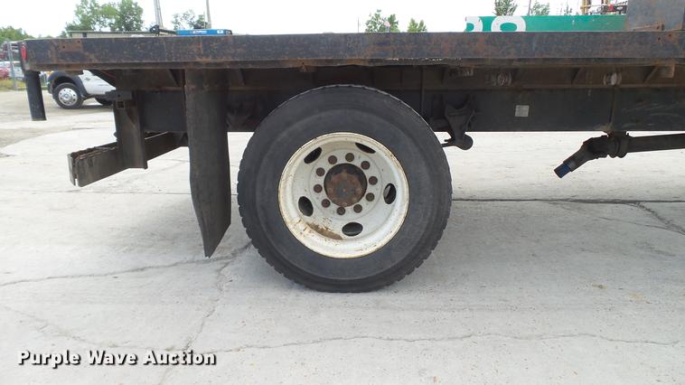 image for item DD7345 2005 Ford F650 Super Duty XL flatbed truck