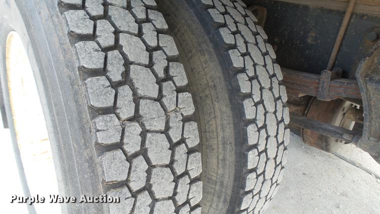 image for item DD7345 2005 Ford F650 Super Duty XL flatbed truck