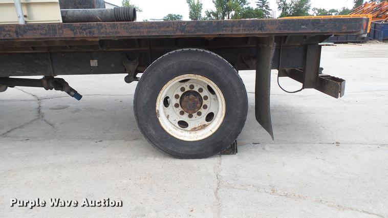 image for item DD7345 2005 Ford F650 Super Duty XL flatbed truck