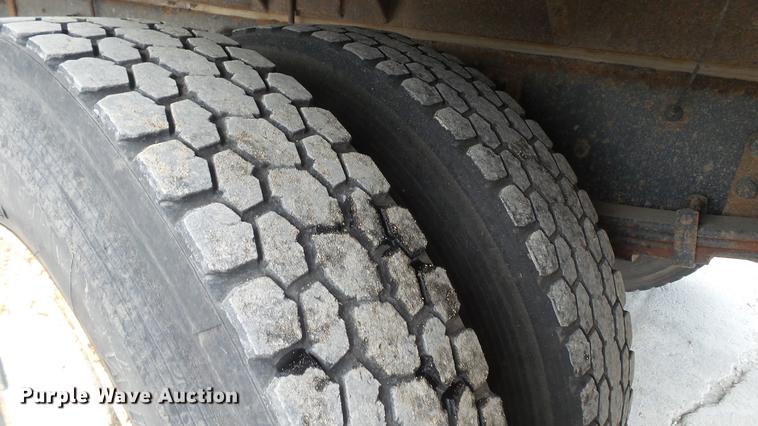 image for item DD7345 2005 Ford F650 Super Duty XL flatbed truck