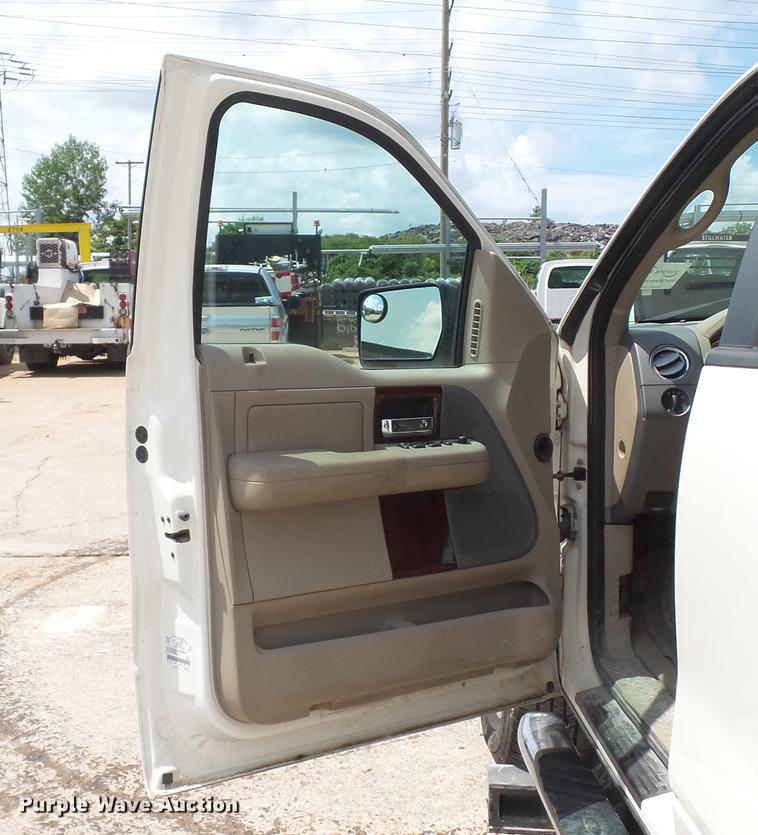 image for item DD7346 2007 Ford F150 Lariat SuperCrew pickup truck