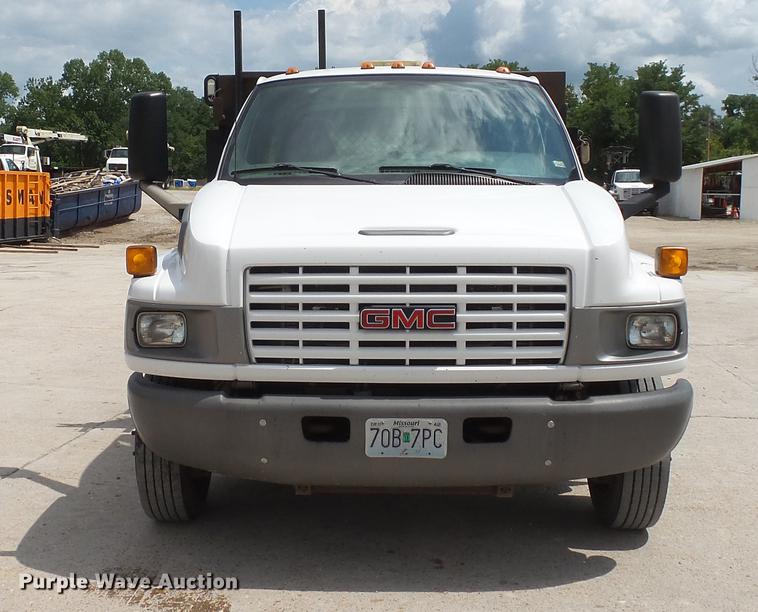 image for item DD7347 2007 GMC C5500 flatbed truck