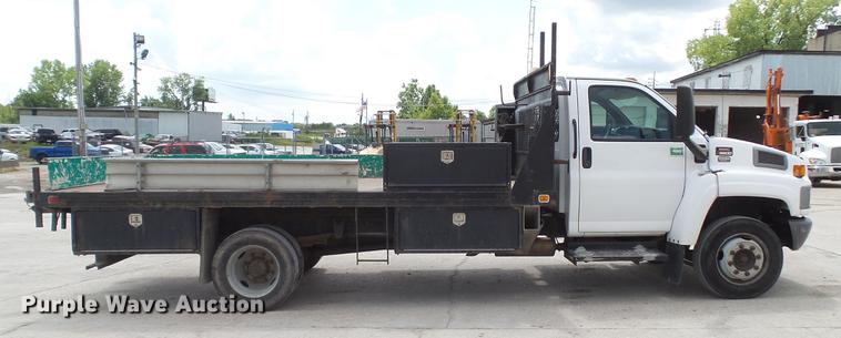 image for item DD7347 2007 GMC C5500 flatbed truck