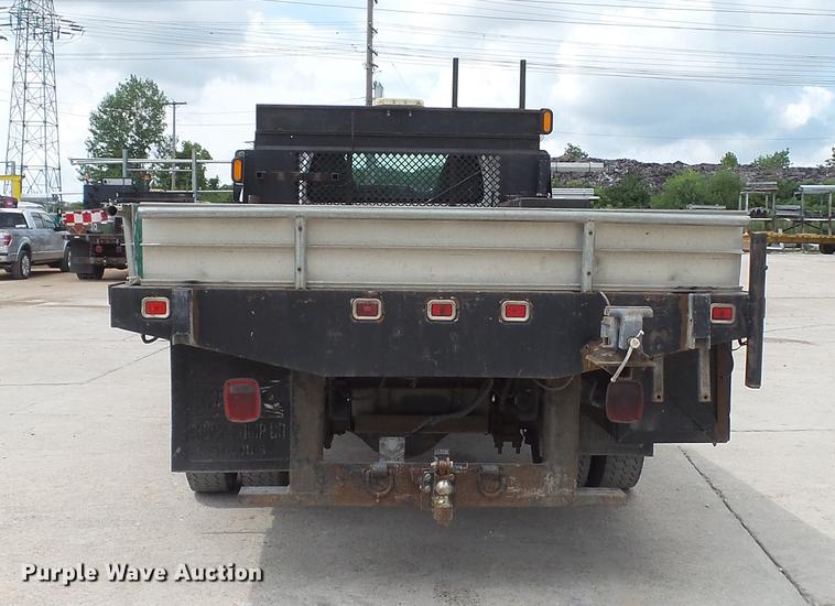 image for item DD7347 2007 GMC C5500 flatbed truck