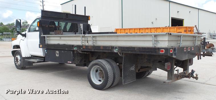 image for item DD7347 2007 GMC C5500 flatbed truck