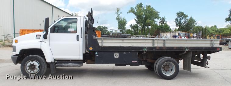 image for item DD7347 2007 GMC C5500 flatbed truck