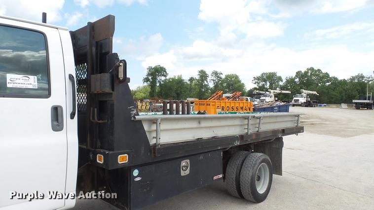 image for item DD7347 2007 GMC C5500 flatbed truck