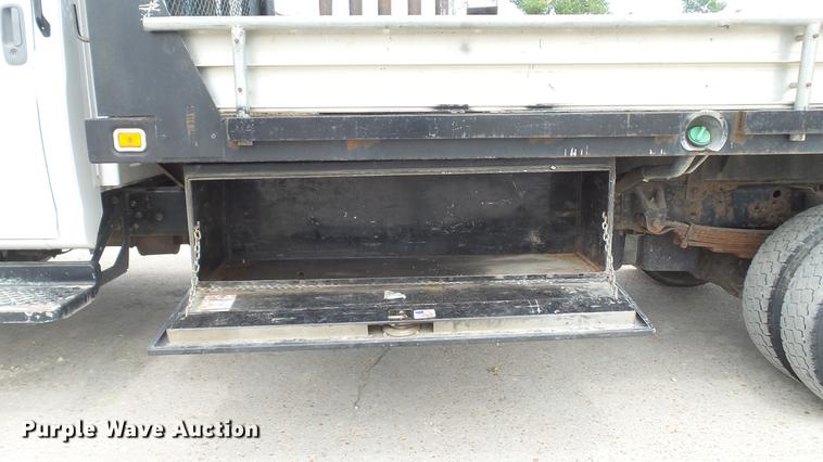 image for item DD7347 2007 GMC C5500 flatbed truck