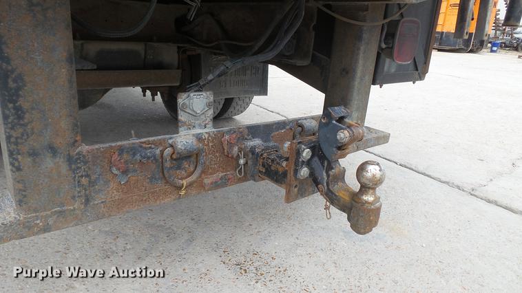 image for item DD7347 2007 GMC C5500 flatbed truck